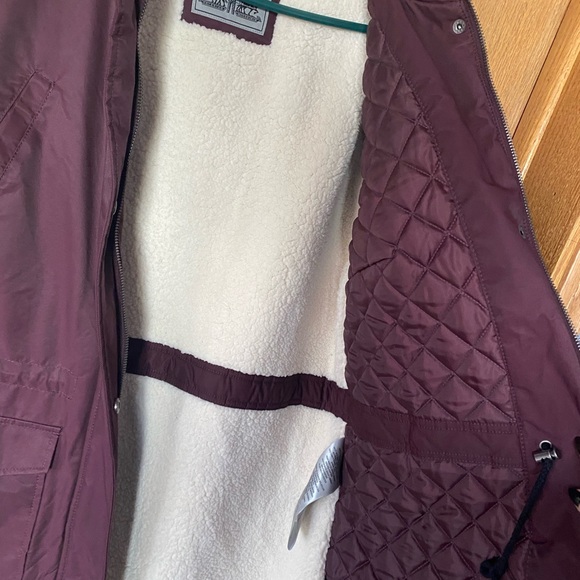 Levi Strauss Womens Burgundy winter coat. - Picture 4 of 6
